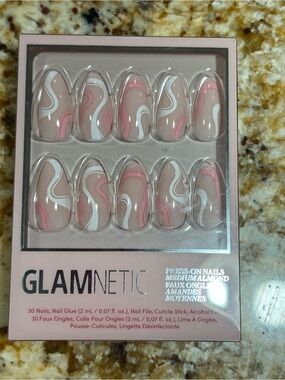 Glamnetic — Pink Swirl Almond Press-on nails